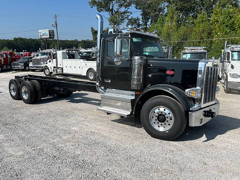 2025 Peterbilt 589 1920